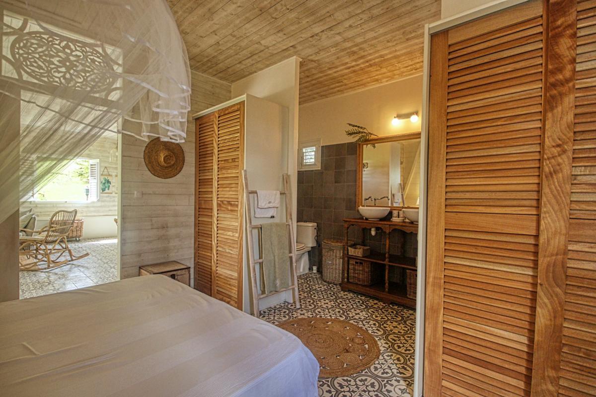 18 Location villa Martinique- Chambre et salle d'eau